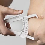 كيفية حساب نسبة الدهون الطبيعية في جسمك