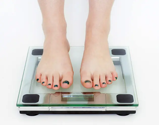 كيفية حساب نسبة الدهون الطبيعية في جسمك