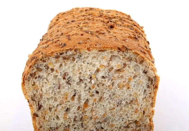 السعرات-الحرارية-في-الخبز-الحبوب-الكاملة-768x533