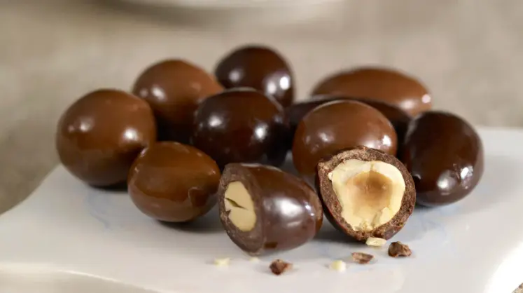 مكسرات-بالشوكولاتة