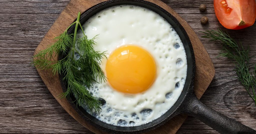 البيض من مصادر الجلوتامين الطبيعية